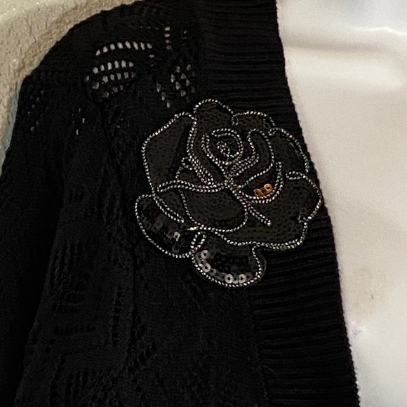 Black Open-Front Cardigan with Rose Detail Appliqué - Picture 4 of 9